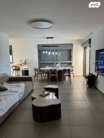 שדרות טום לנטוס 13