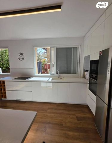 יהודה רגוניס 32