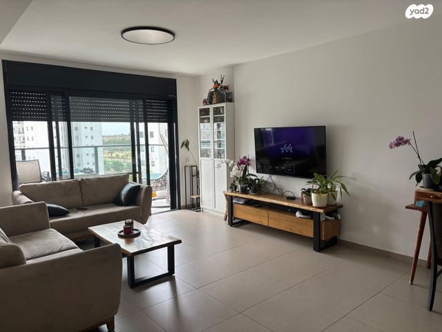 דבורה עומר 4