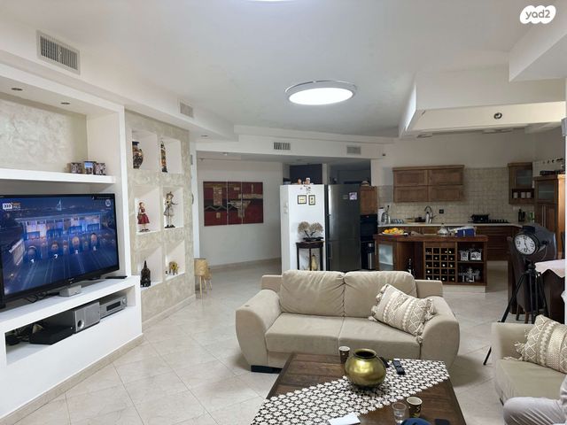 עלי דיוויס 4