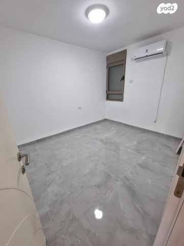 גיורא יוספטל 15