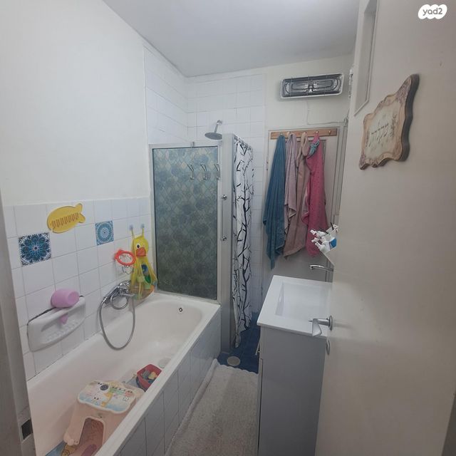 ד"ר אברהם אליהו הרכבי 15