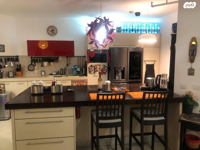 שדרת התמרים 9