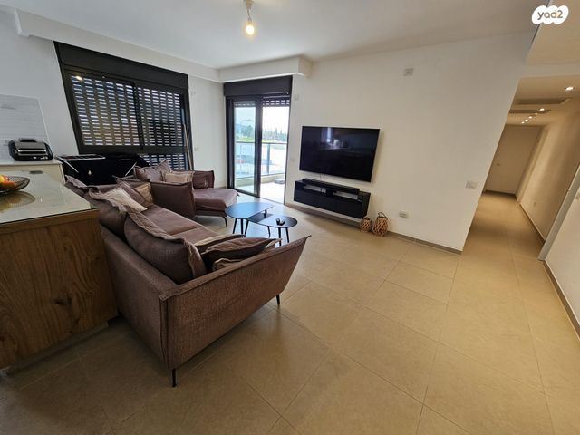 שדרות מנחם בגין 28