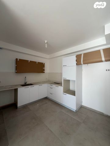 מרכז, קרית עבודה