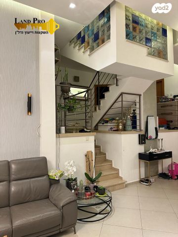 מודעת נכס, יהודה רגוניס, רמב"ם, ראשון לציון