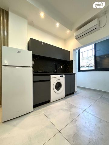 דרך יד לבנים 12