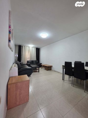 מודעת נכס, אפק, קרית ביאליק