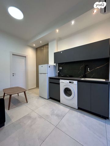 דרך יד לבנים 12