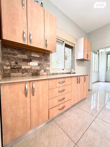 מודעת נכס, בן יהודה 44, הרצליה, חיפה