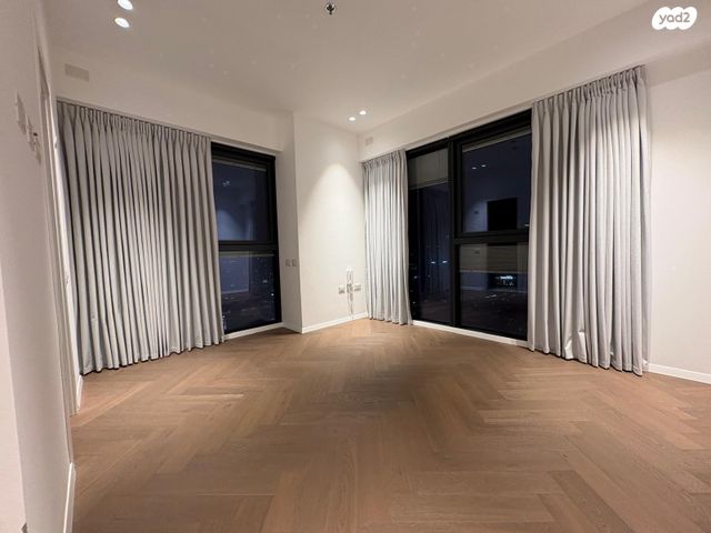 מודעת נכס, תוצרת הארץ, נחלת יצחק, תל אביב יפו