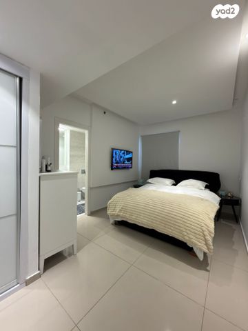 ניסים אלוני 4