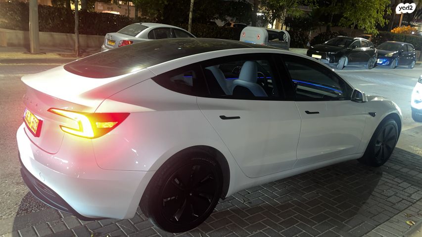 מודעת רכב טסלה מודל 3