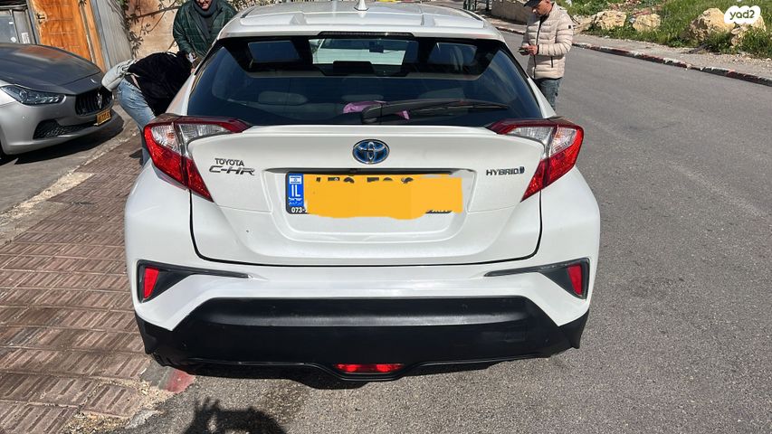 מודעת רכב טויוטה C-HR