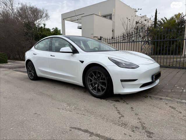 מודעת רכב טסלה מודל 3