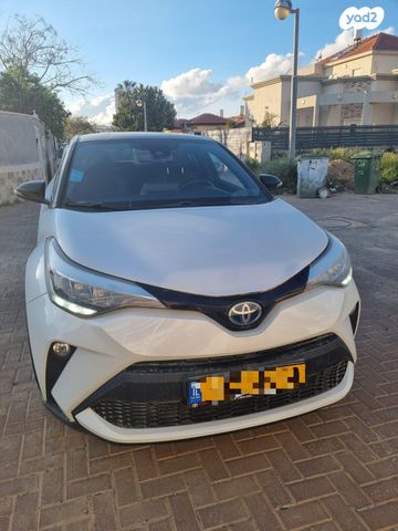 מודעת רכב טויוטה C-HR