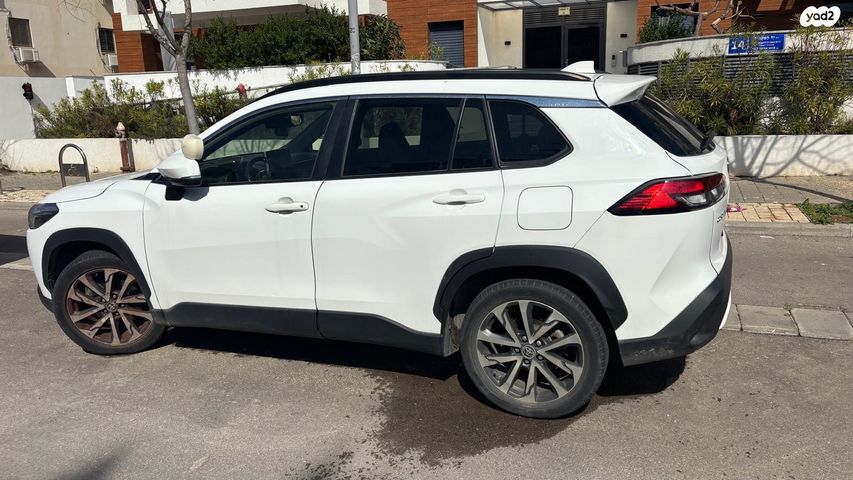 מודעת רכב טויוטה קורולה קרוס