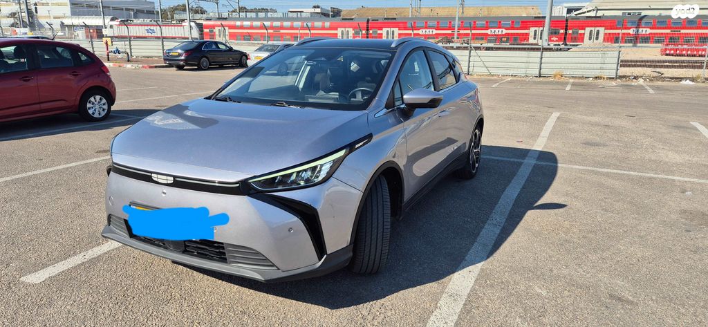 מודעת רכב ג׳ילי Geometry C