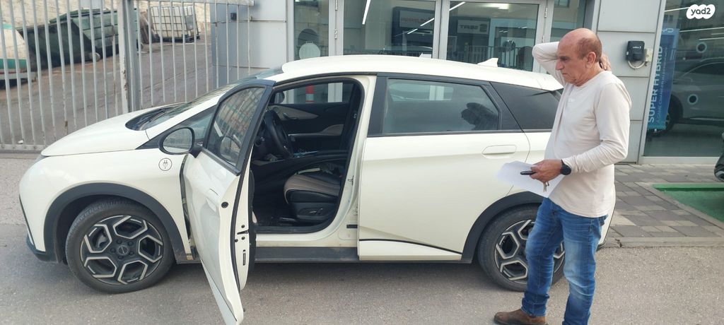 מודעת רכב בי.ווי.די דולפין