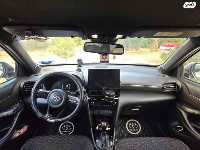 מודעת רכב טויוטה יאריס קרוס