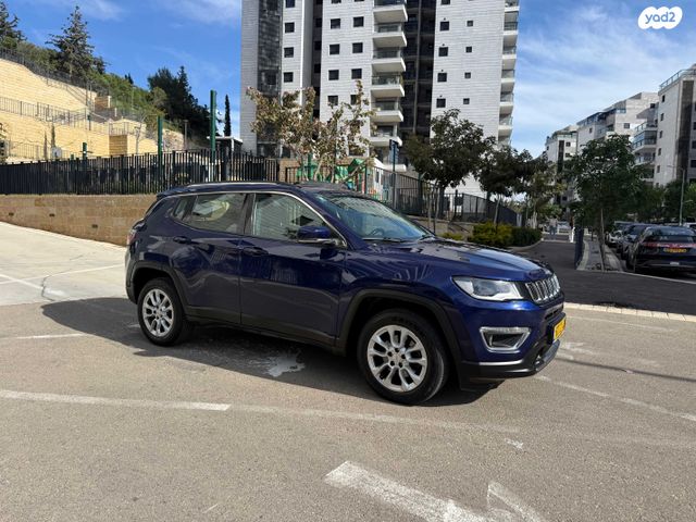 מודעת רכב ג'יפ קומפאס