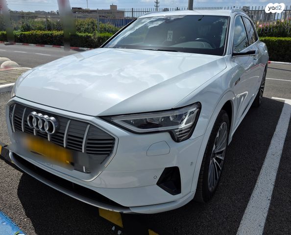 מודעת רכב אאודי E-tron