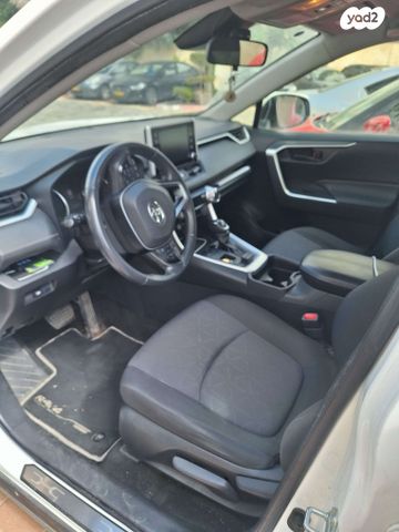 מודעת רכב טויוטה RAV4
