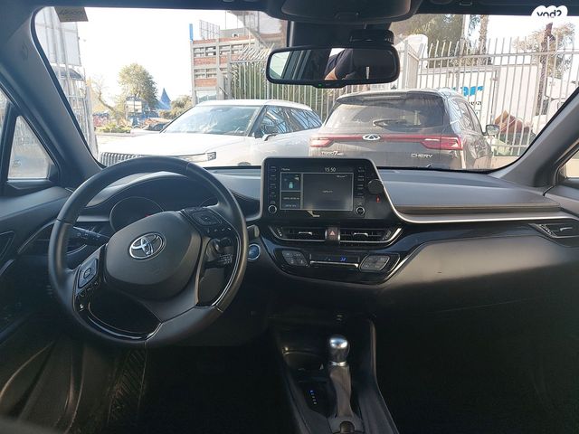 מודעת רכב טויוטה C-HR 1