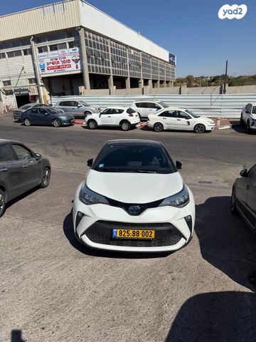 מודעת רכב טויוטה C-HR