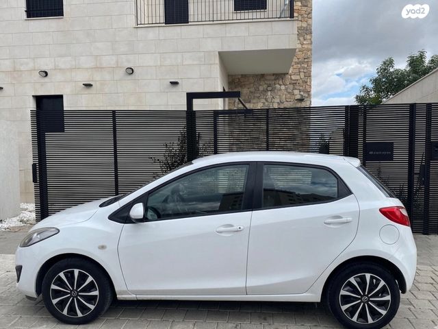 מודעת רכב מאזדה 2