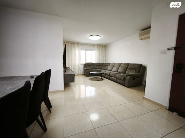 גיורא יוספטל 8