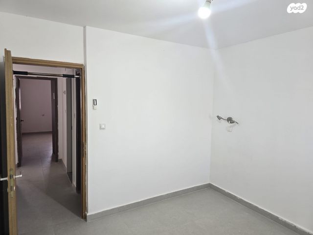 שלמה אבן גבירול 6