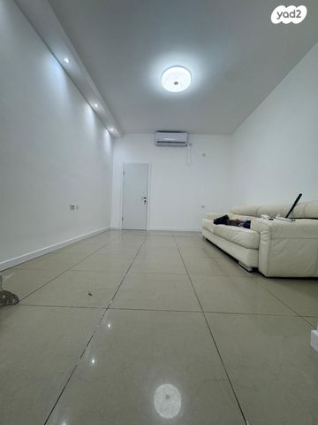 מודעת נכס, רש"י, מוצקין הותיקה, קרית מוצקין