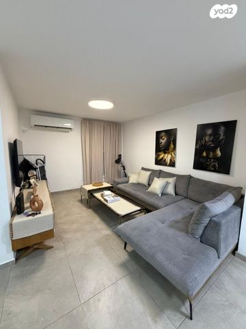 רחבת הרב עוזיאל 