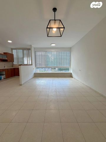 מודעת נכס, קרן קיימת לישראל 38, מרכז העיר, סביניה, הוותיקה, קרית ביאליק