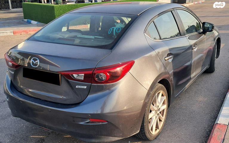 מודעת רכב מאזדה 3