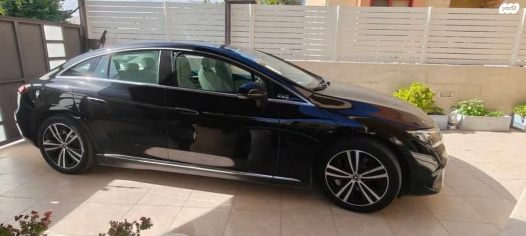 מודעת רכב מרצדס-בנץ EQE