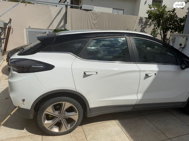 מודעת רכב ג׳ילי Geometry C