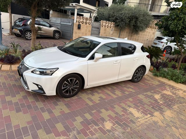 מודעת רכב לקסוס CT