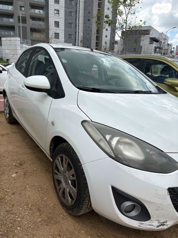 מודעת רכב מאזדה 2