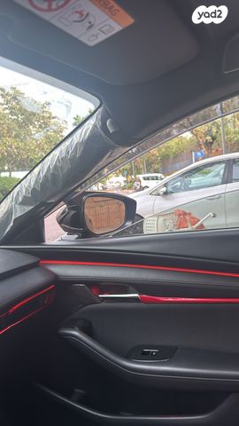 מודעת רכב מאזדה 3