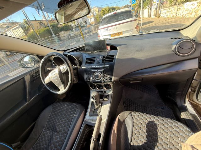 מודעת רכב מאזדה 3