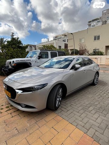 מודעת רכב מאזדה 3