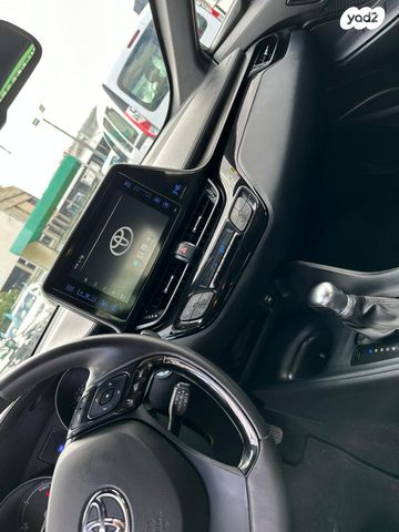 מודעת רכב טויוטה C-HR