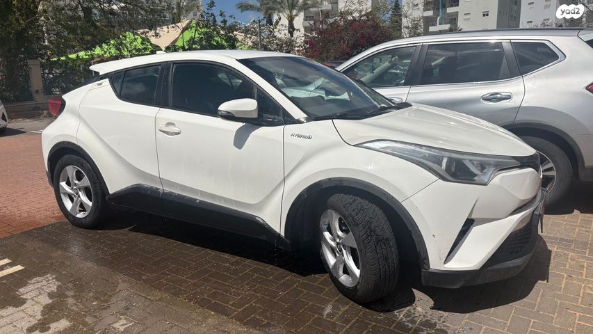 מודעת רכב טויוטה C-HR
