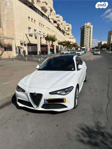 מודעת רכב אלפא רומיאו ג'וליה