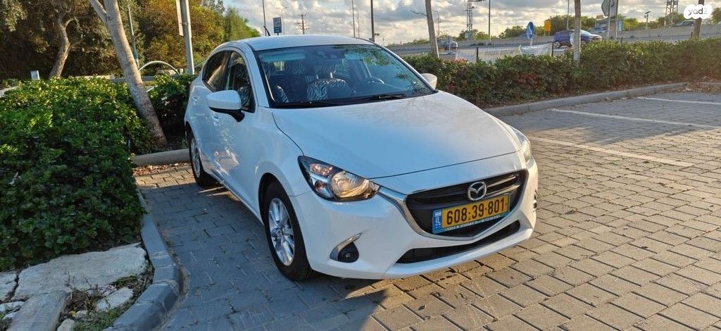 מודעת רכב מאזדה 2