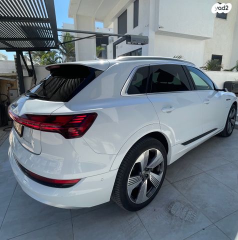 מודעת רכב אאודי E-tron