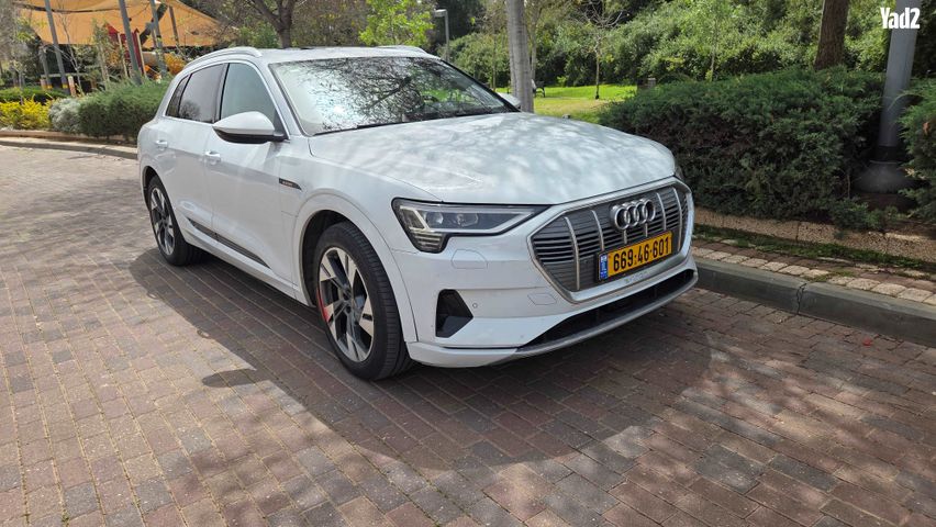 מודעת רכב אאודי E-tron