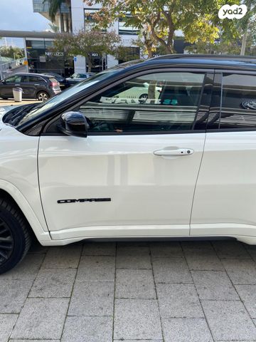 מודעת רכב ג'יפ קומפאס